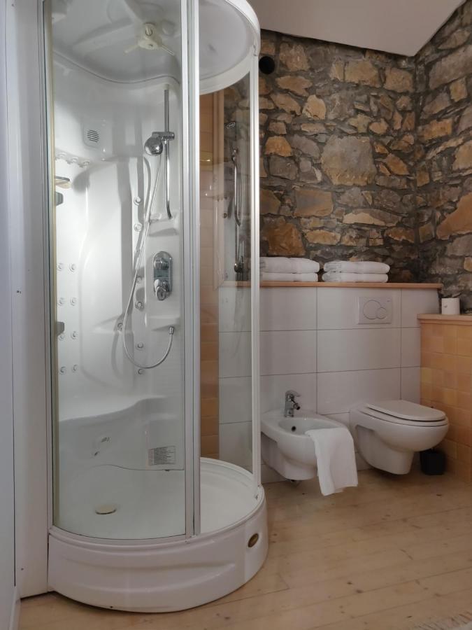 Small House In Vipava Valley Экстерьер фото